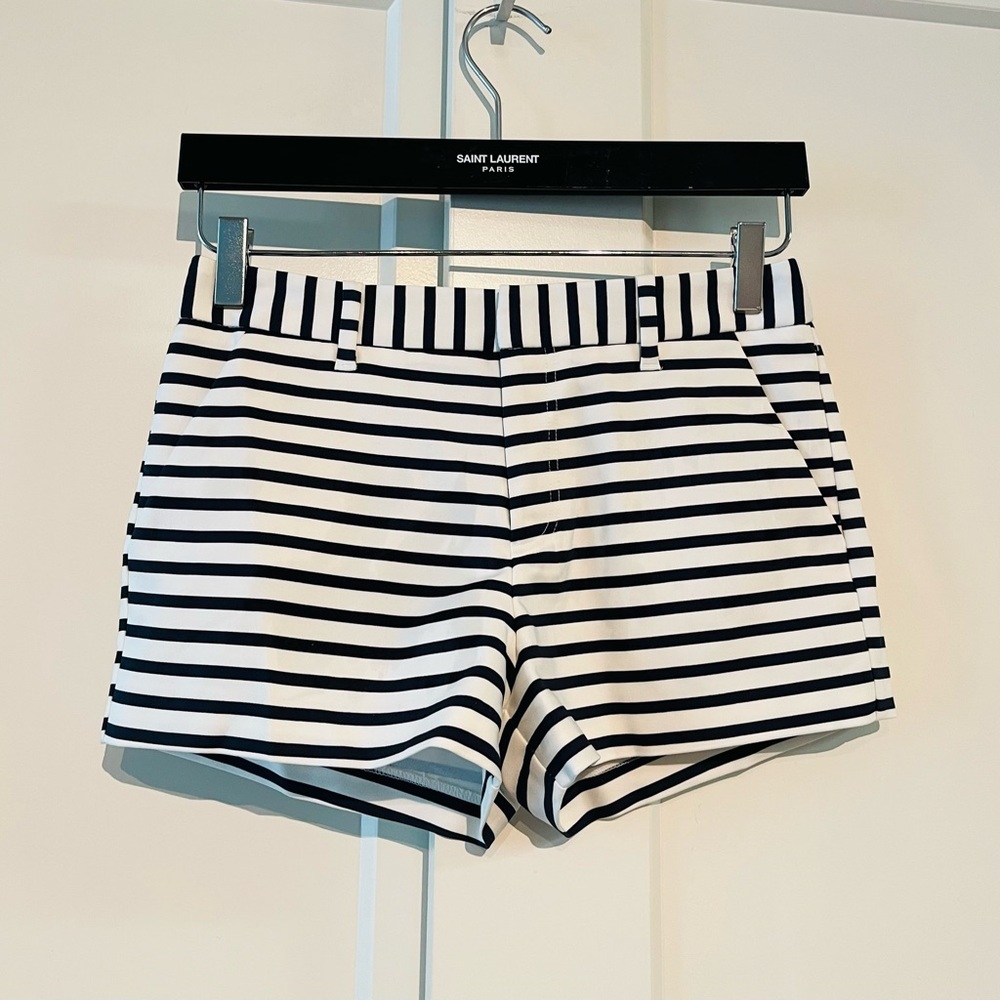 Forever 21 🦓 S Black and White Tailored Shorts
